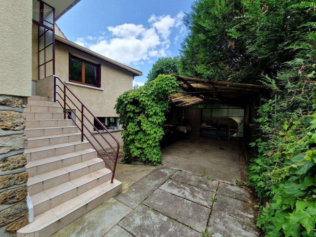 Maison à SAINTE-GENEVIEVE-DES-BOIS