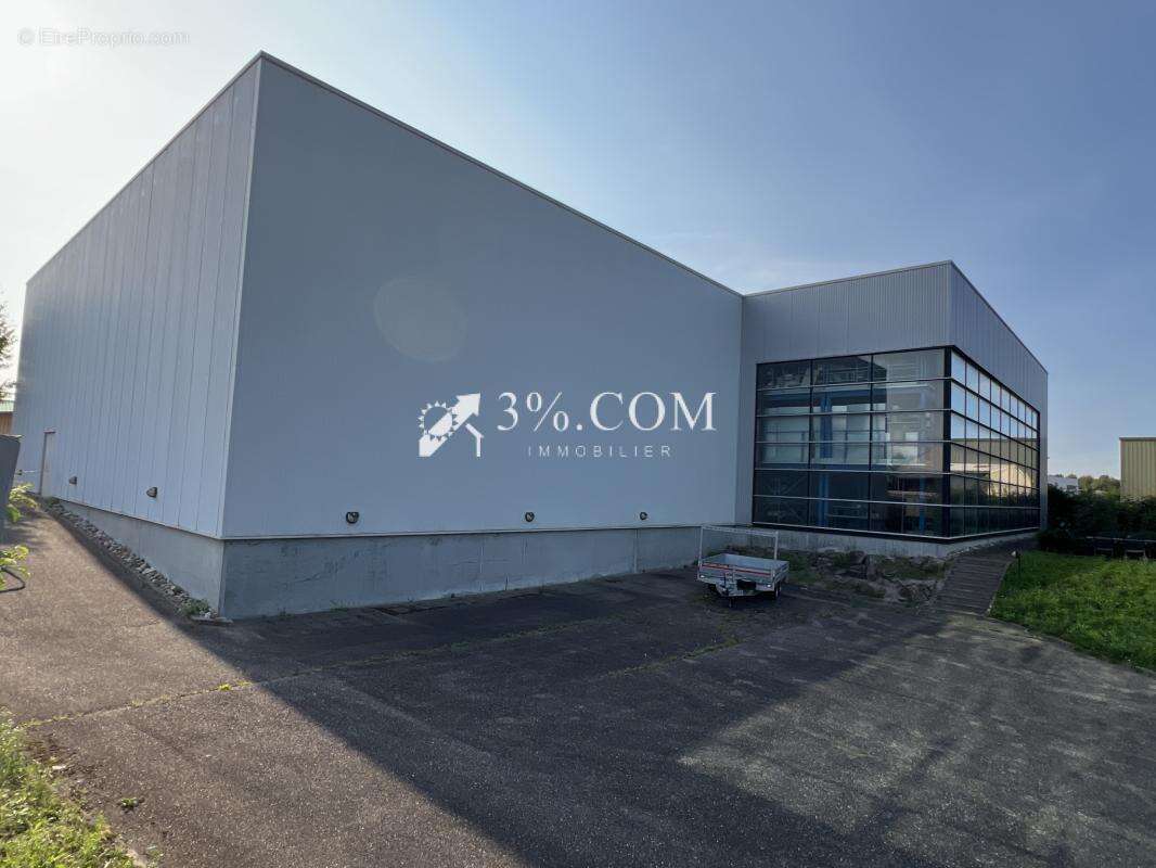 Ensemble Immobilier Bureaux de 375m2 + entrepôts de 3860m2 ( - photo 4