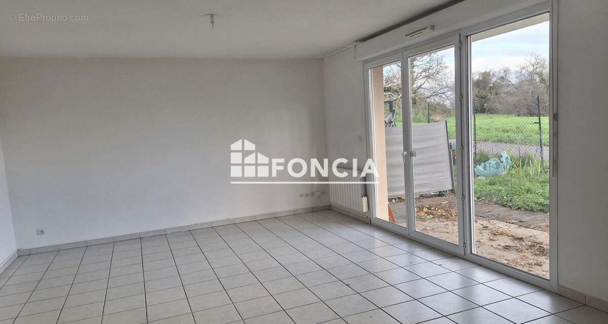 Appartement à PERON