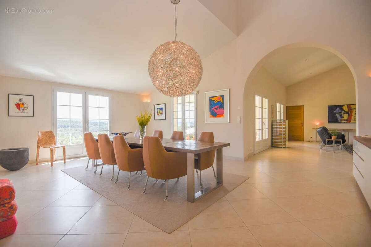 Maison à ENTRECASTEAUX