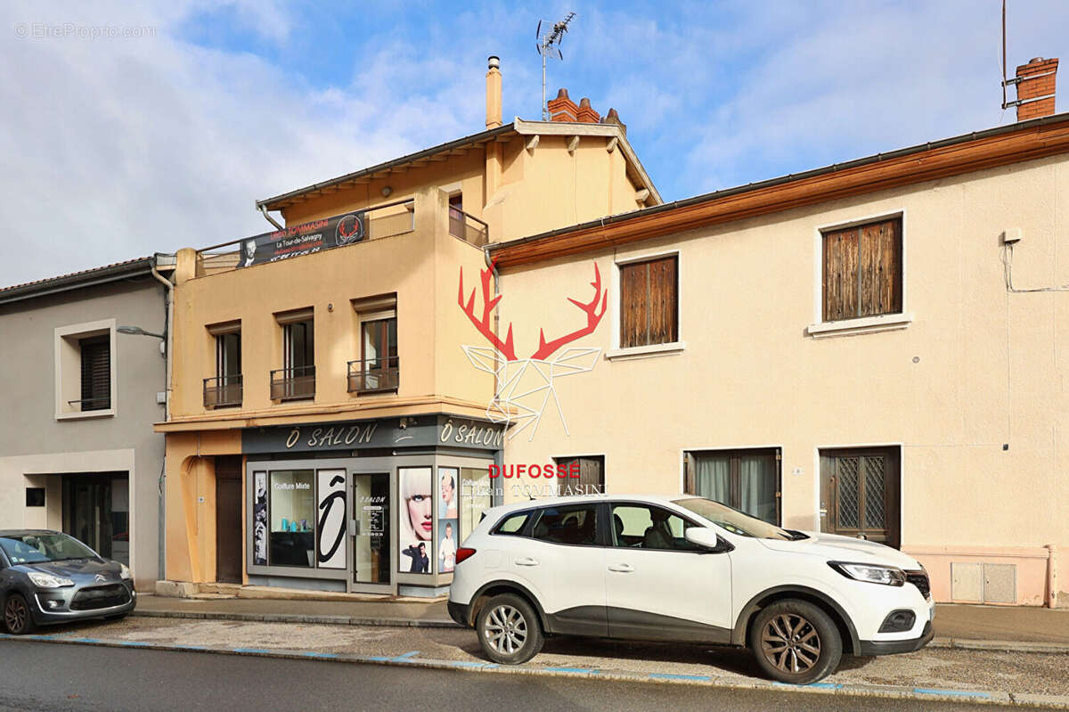 Appartement à LA TOUR-DE-SALVAGNY