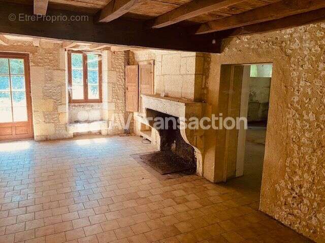 Maison 363 m² à Voulgezac  - photo 8