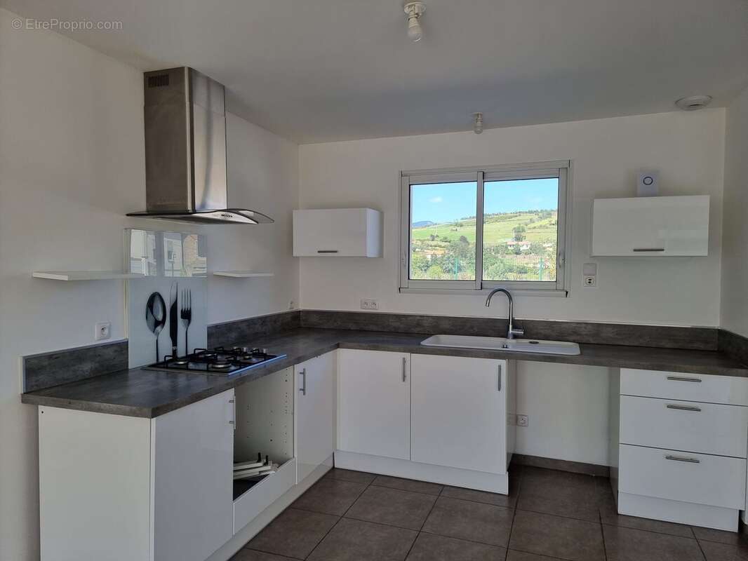 CUISINE EQUIPEE - Maison à GENILAC