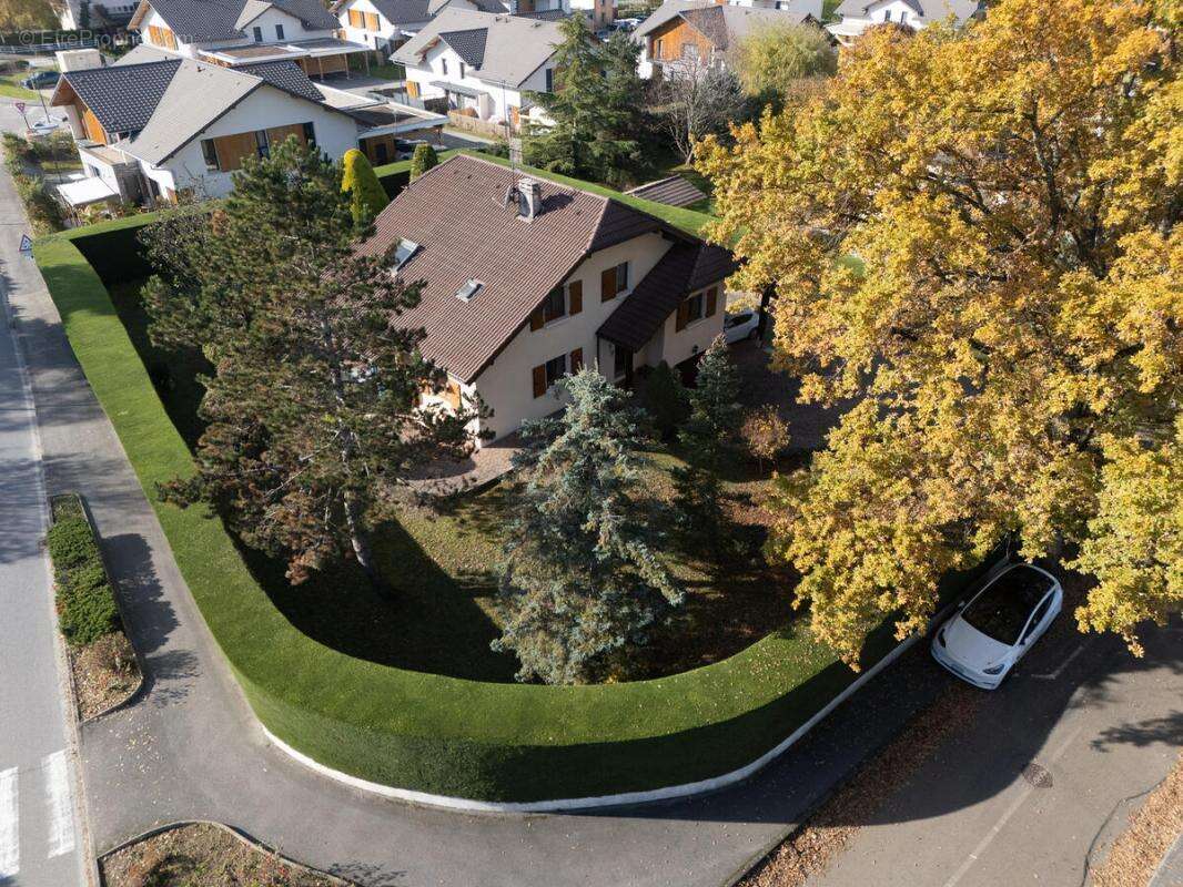 Maison à CHENS-SUR-LEMAN