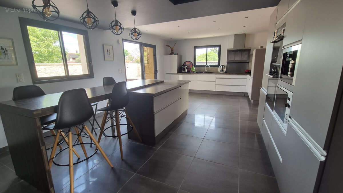 Maison à SAINTE-GEMME-MORONVAL