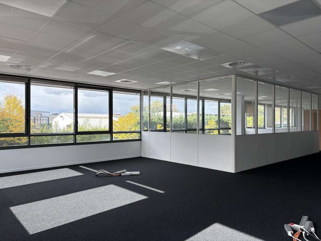 Photo 3 - Commerce à CHAMPAGNE-AU-MONT-D'OR