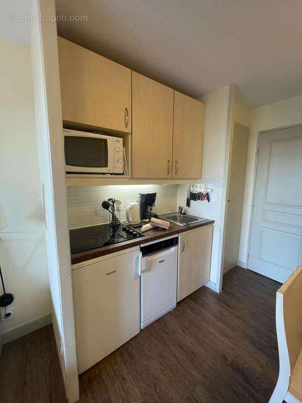 Cuisine équipée - Appartement à GRIMAUD