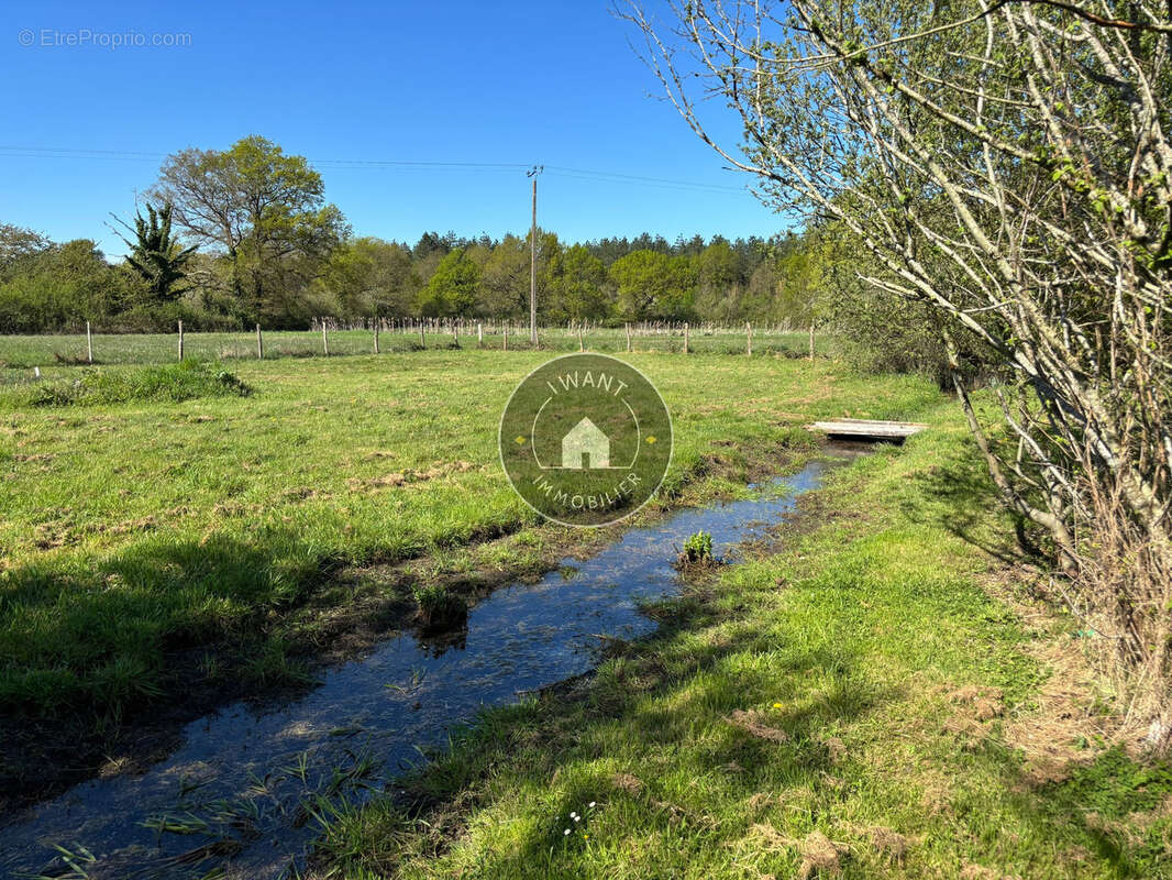 Maison à MOULIHERNE