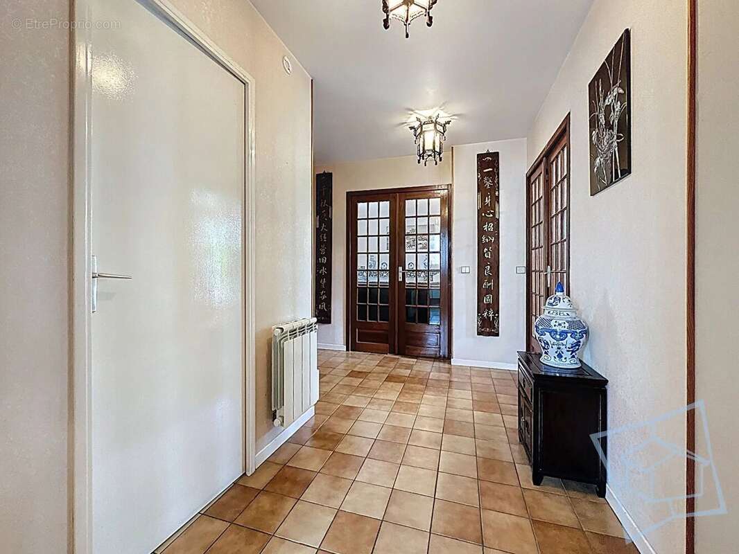 Maison à VOISINS-LE-BRETONNEUX