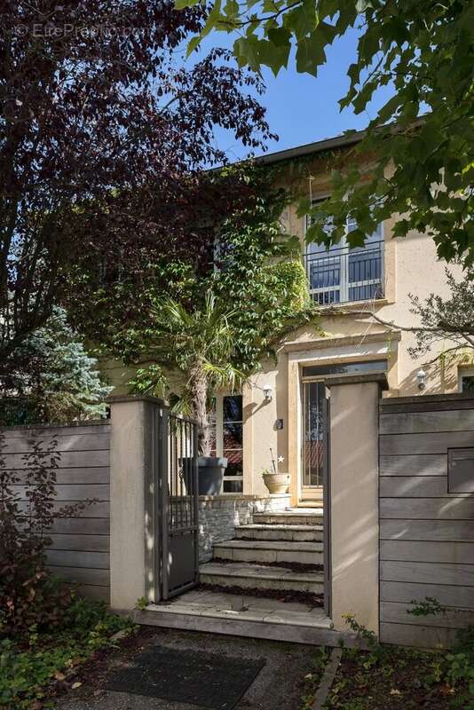 Maison à JOUY-AUX-ARCHES