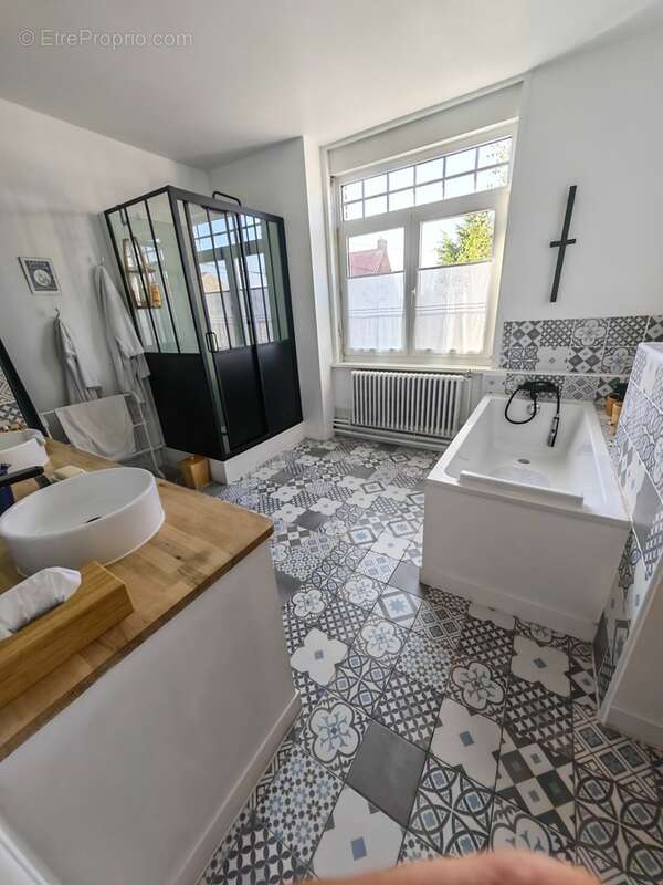 Maison bourgeoise de caractère  sur 3 niveaux–7 chambres – 2 salles d'eau,2 WC  Idéale pour une grande famille ou un investisseu - photo 17