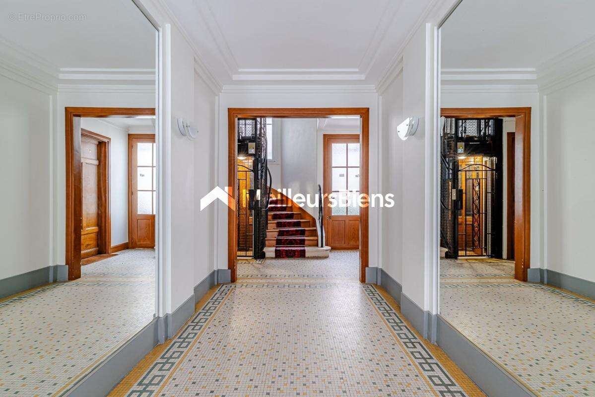 Appartement à PARIS-17E