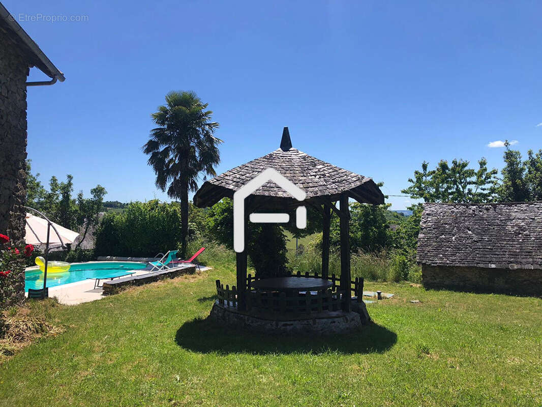 Maison 305 m² à Objat  - photo 4