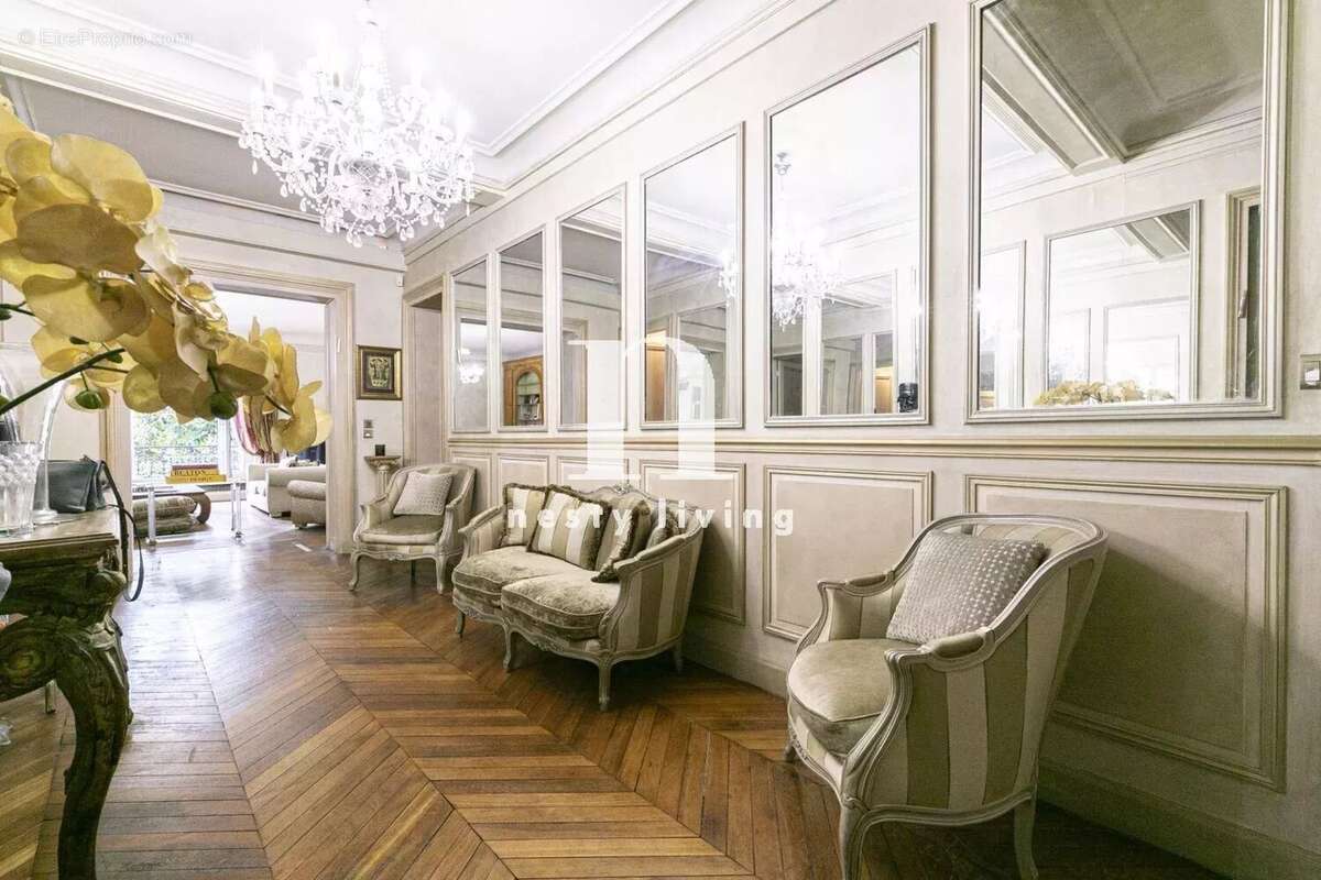 Appartement à PARIS-16E