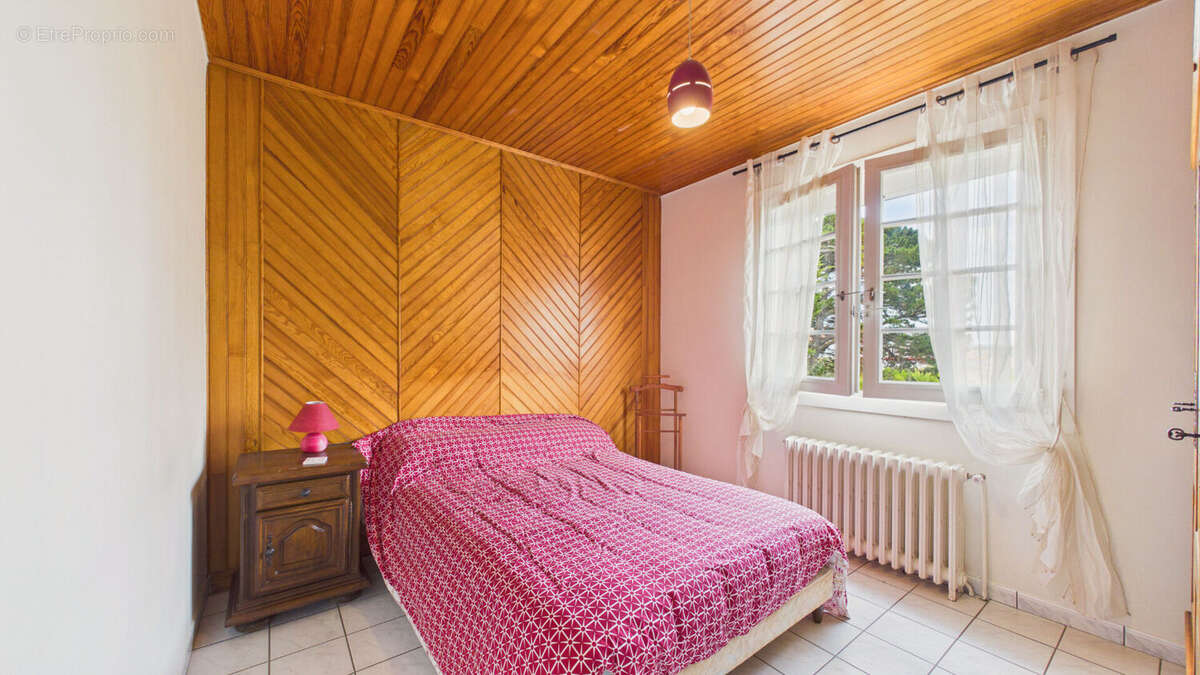 Anglet Montbrun - Maison de 117 m² sur un terrain de 508 m² - photo 8