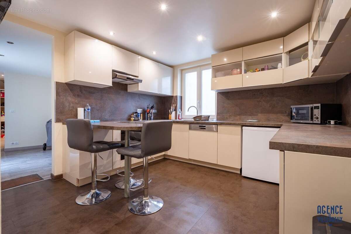 Maison à LES CLAYES-SOUS-BOIS