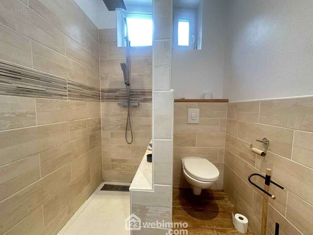 Douche à l&#039;Italienne et wc suspendu - Appartement à LAON