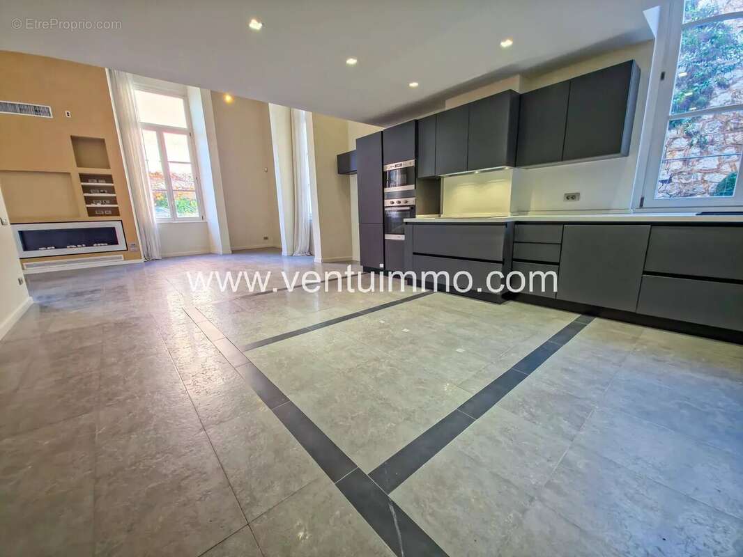 Appartement à ROQUEBRUNE-CAP-MARTIN