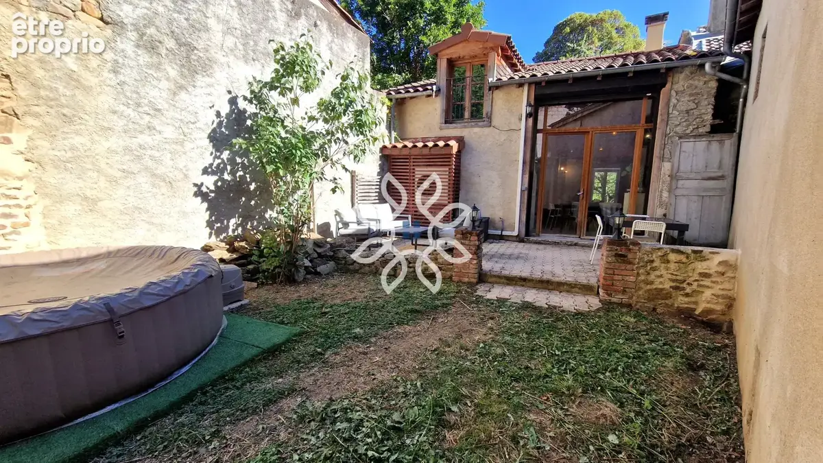 Maison de bourg avec terrasse, jardin et terrains - photo 10