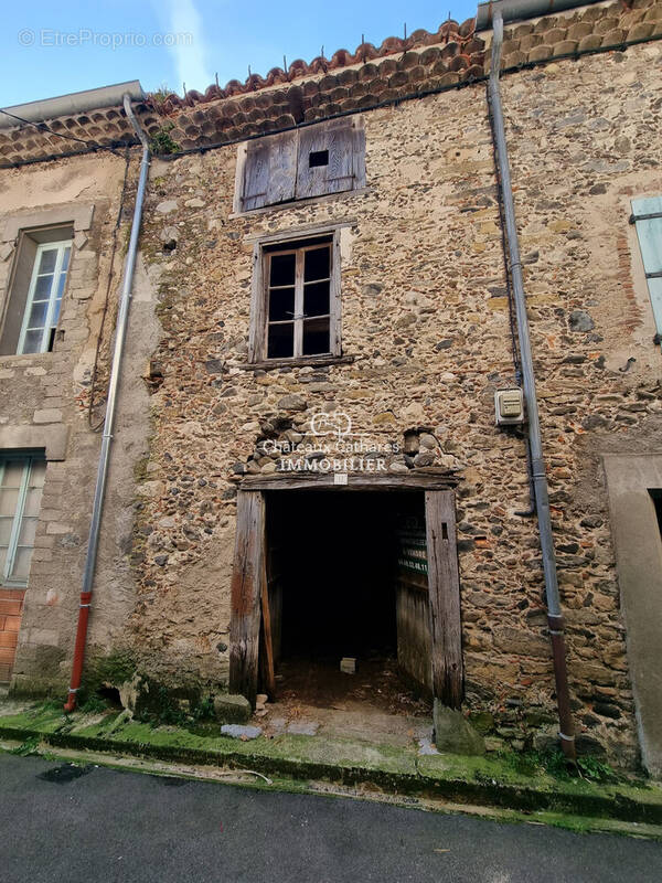 Parking à CAUDIES-DE-FENOUILLEDES