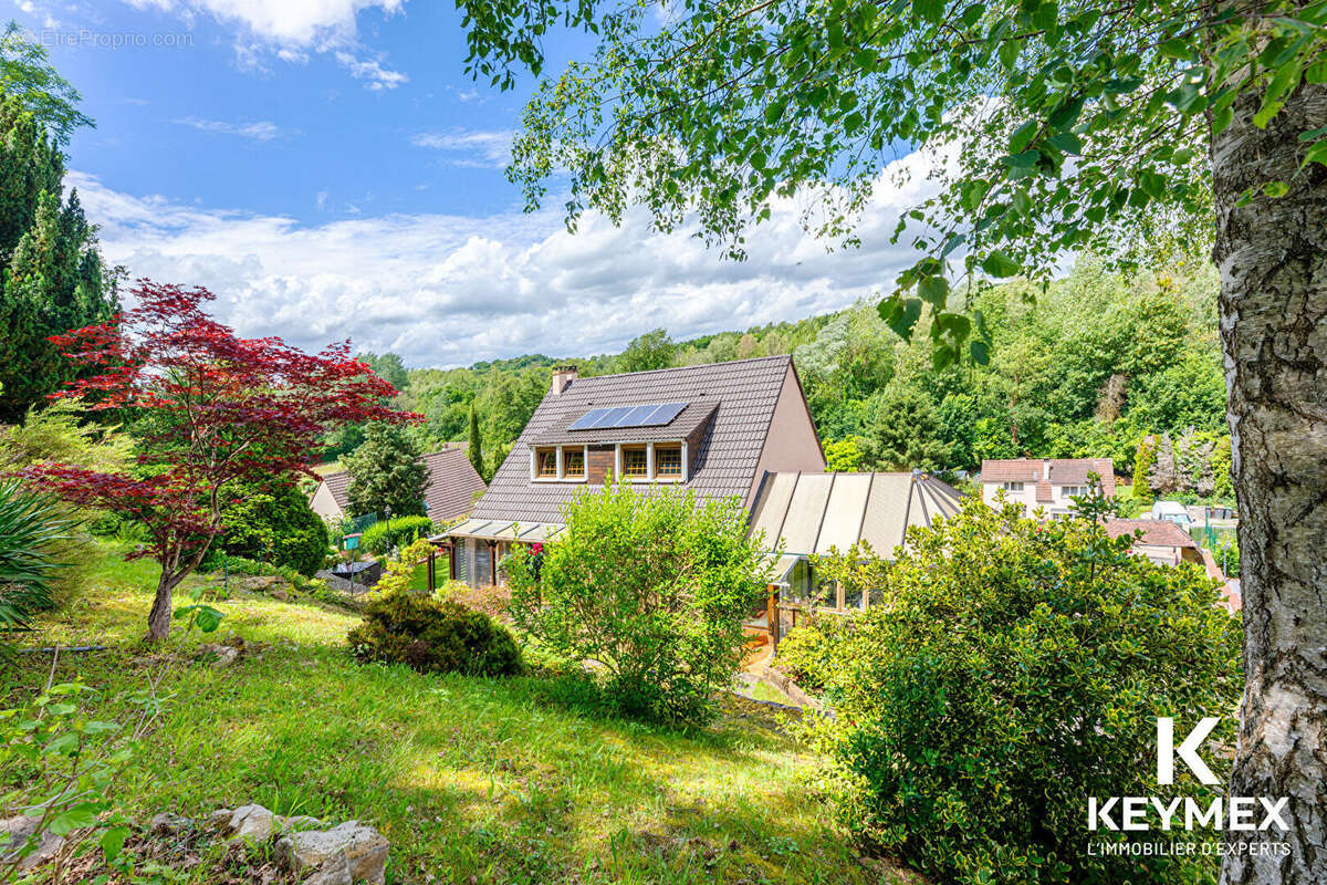 A 10 mn de Pontoise ,maison 7 pièces ,3 chambres,véranda panoramique ,sous sol total, spa ,terrain 2347 M² - photo 6