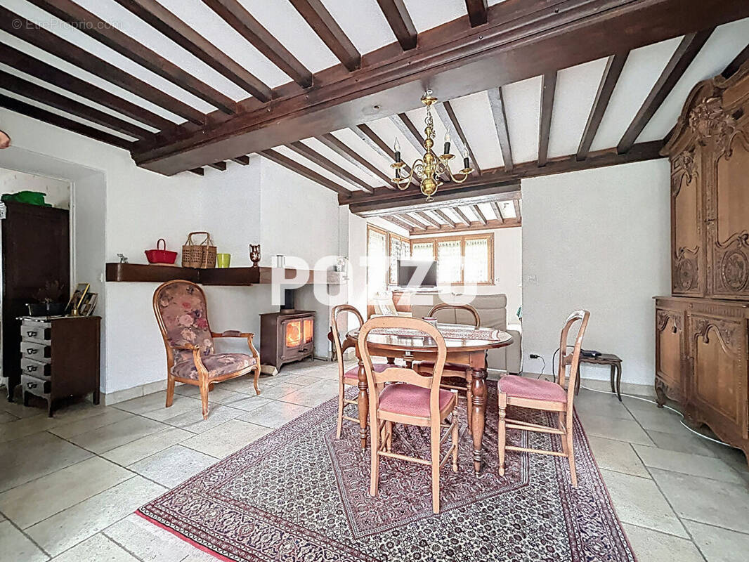 Maison à CONDE-SUR-VIRE