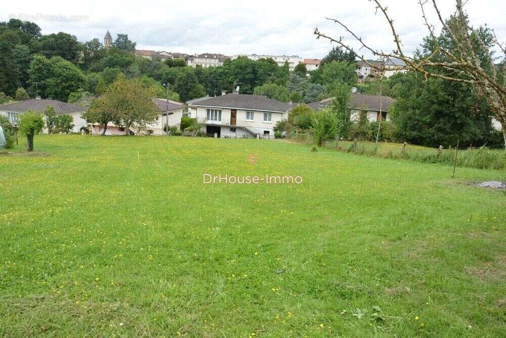 Terrain à AIXE-SUR-VIENNE