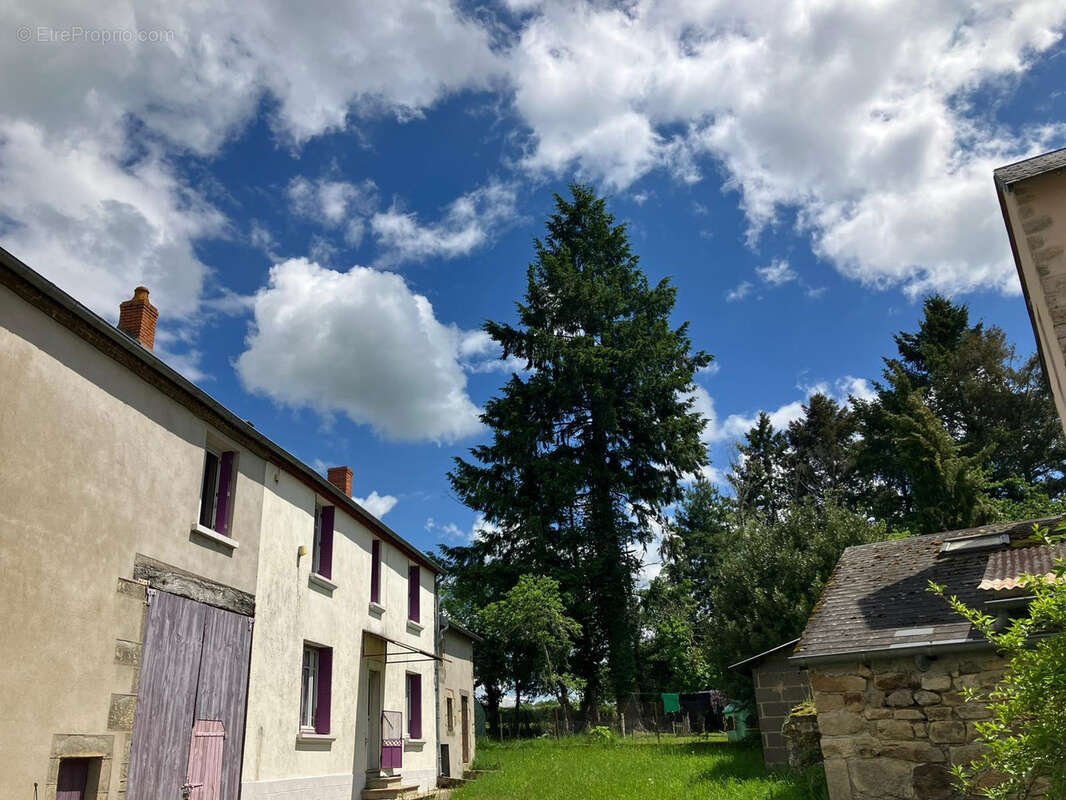 Maison à SAINT-MARCEL-EN-MARCILLAT