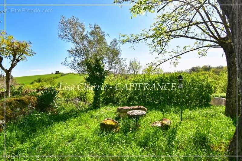 Maison à VIC-FEZENSAC