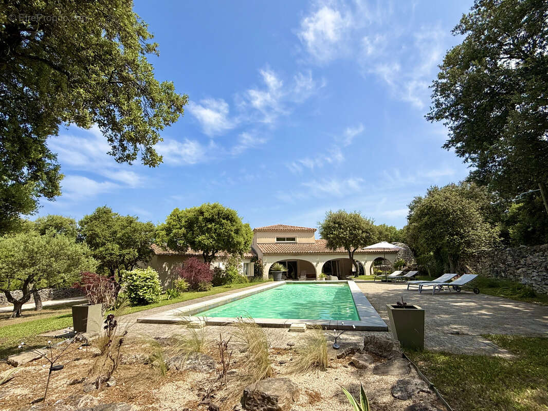 Maison à PERNES-LES-FONTAINES