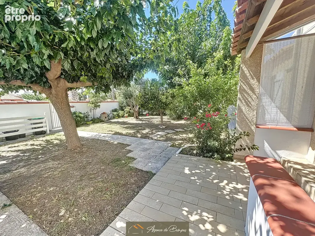 Villa 3 faces de type 4 -piscine - garage - jardin - photo 5