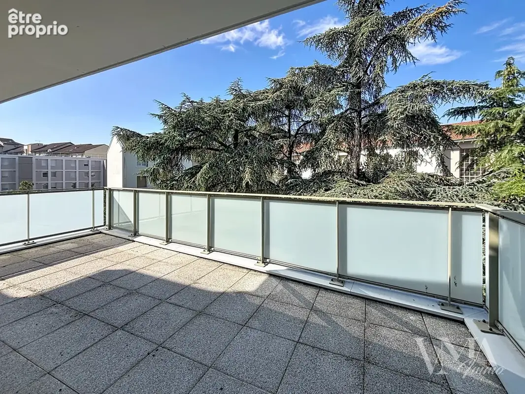 T2 de 45 M2 avec terrasse de 25 M2 étage élevé 69100 Villeurbanne - photo 1