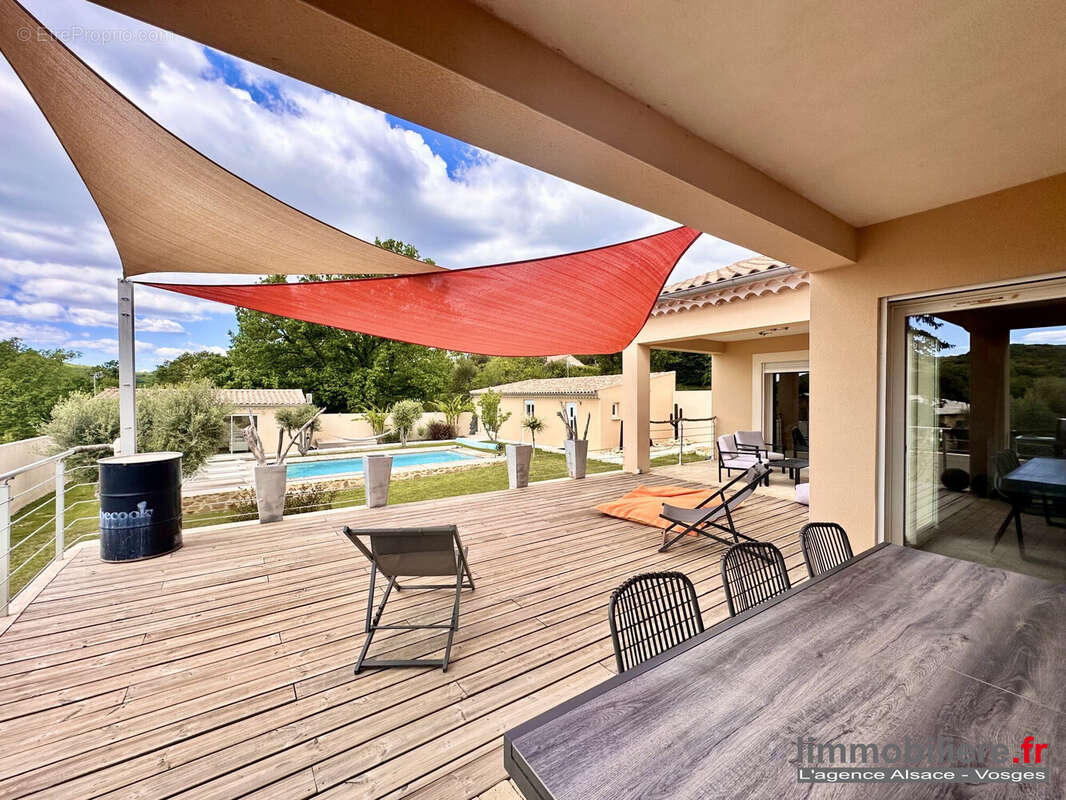 TERRASSE CÔTÉ SALON - Maison à UZES