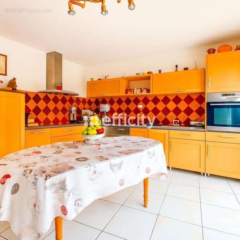 Maison à LENCLOITRE