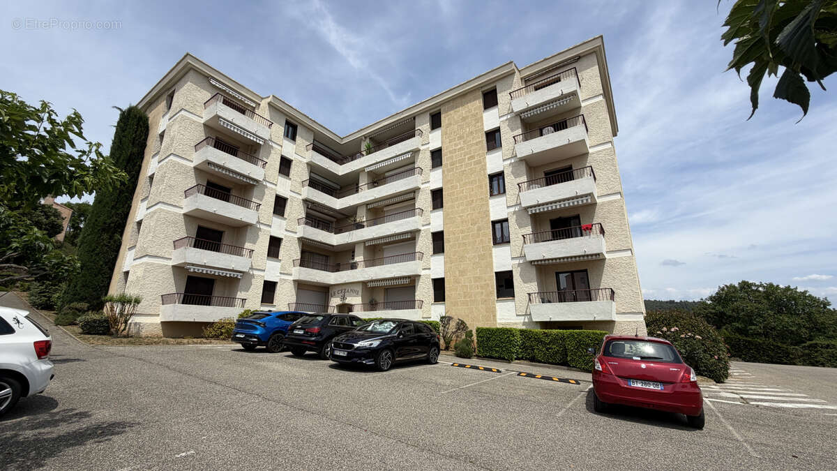 Appartement à GREOUX-LES-BAINS