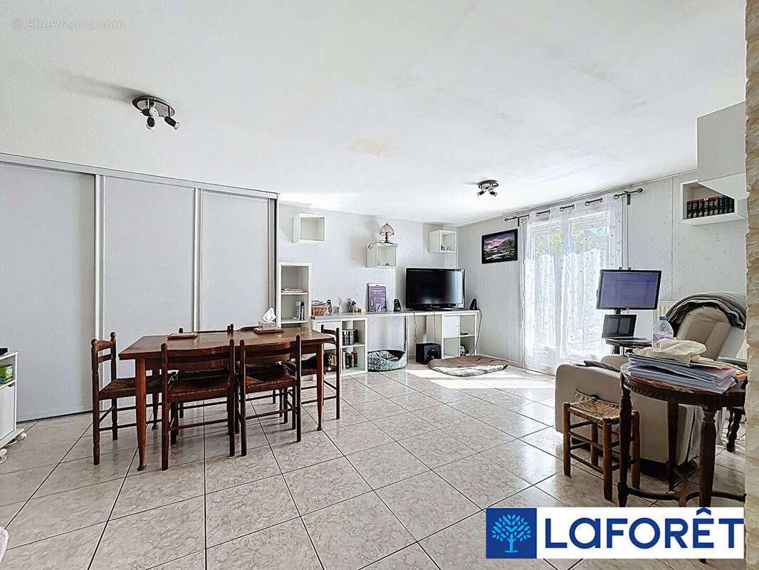 Maison à IS-SUR-TILLE