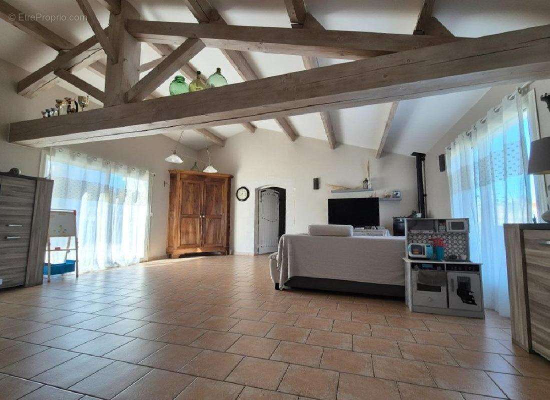 Maison à SAINT-JEAN-D'ANGELY