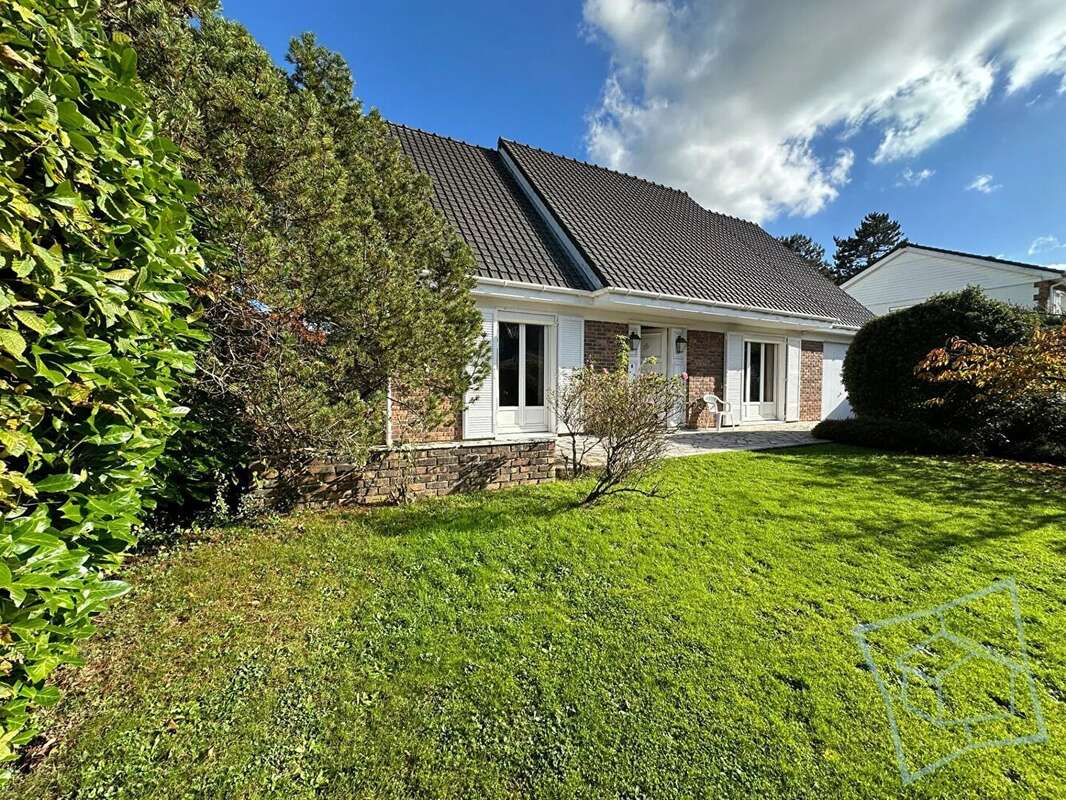 Maison à VOISINS-LE-BRETONNEUX