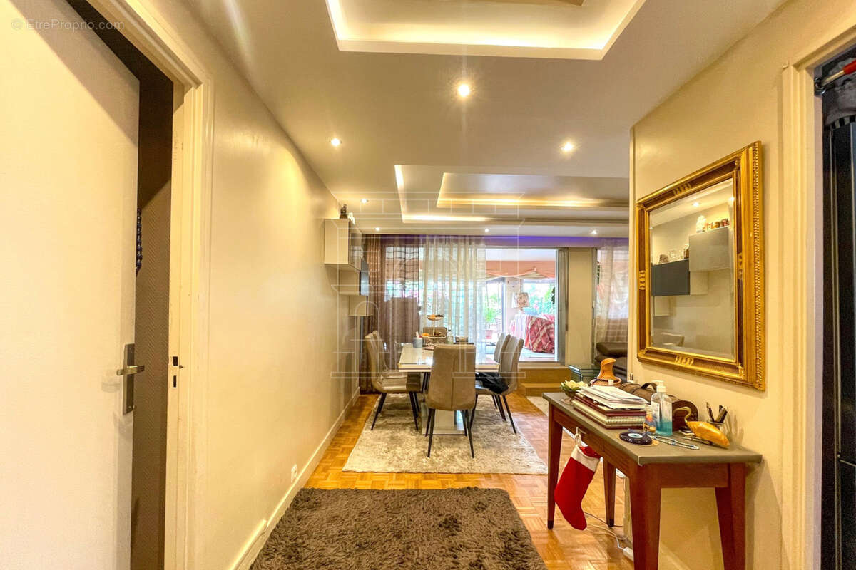 Appartement à COURBEVOIE