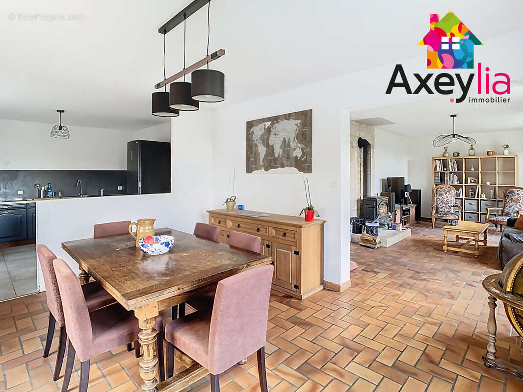 Maison à LA PACAUDIERE