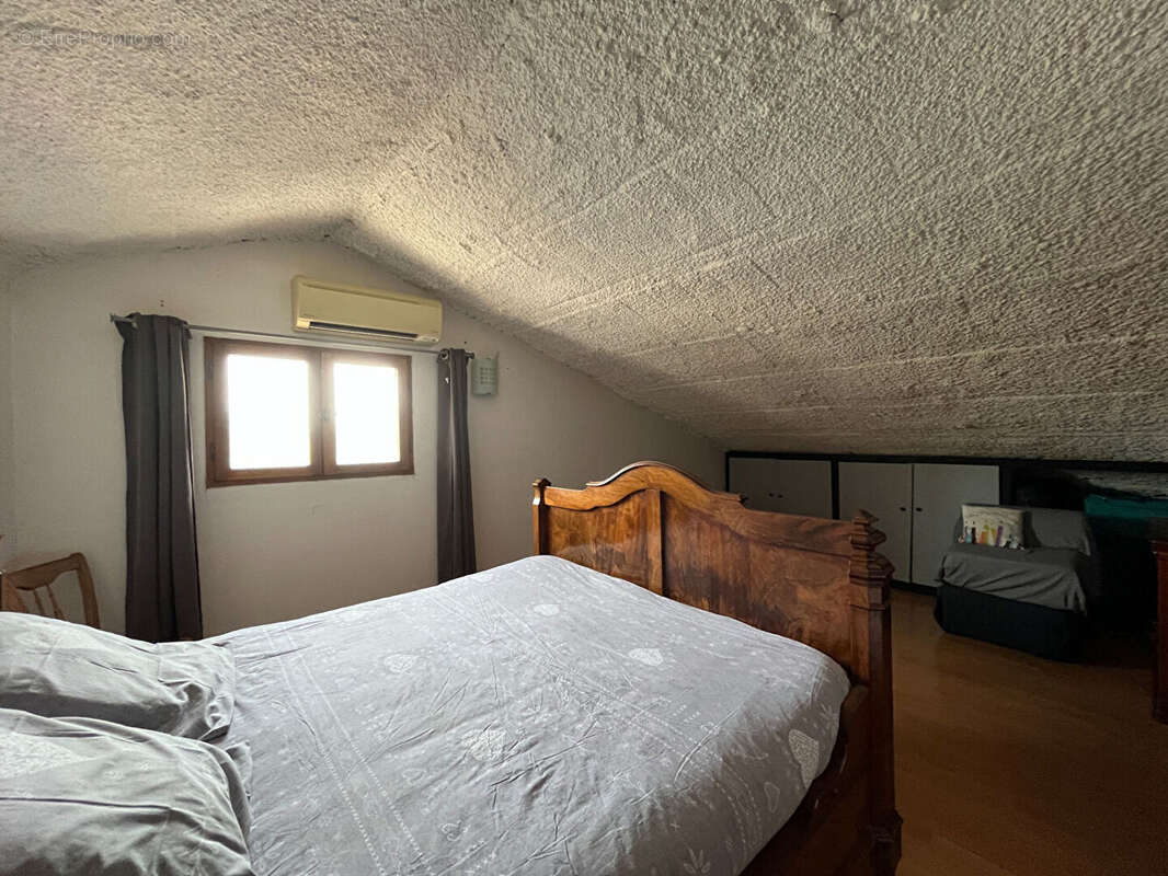 Appartement à CHATEAUNEUF-DE-GADAGNE