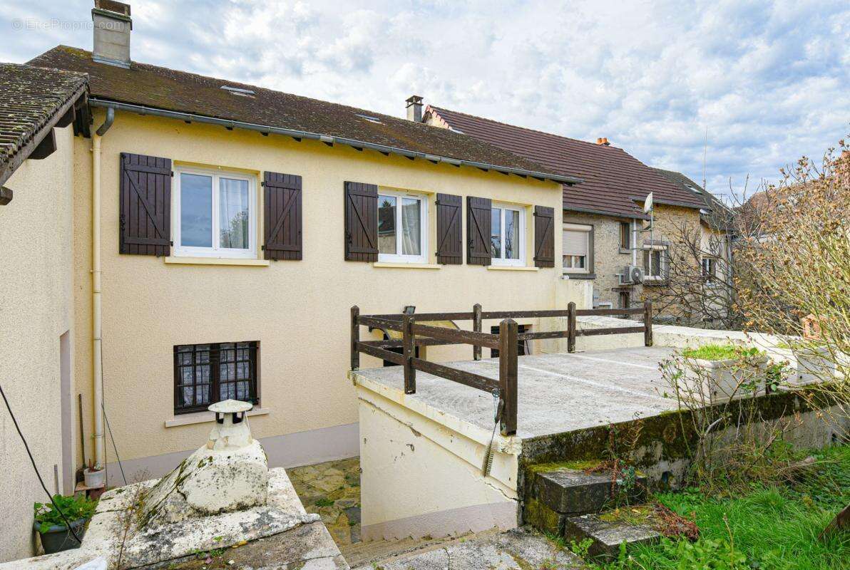 Maison à SAINT-YRIEIX-LA-PERCHE