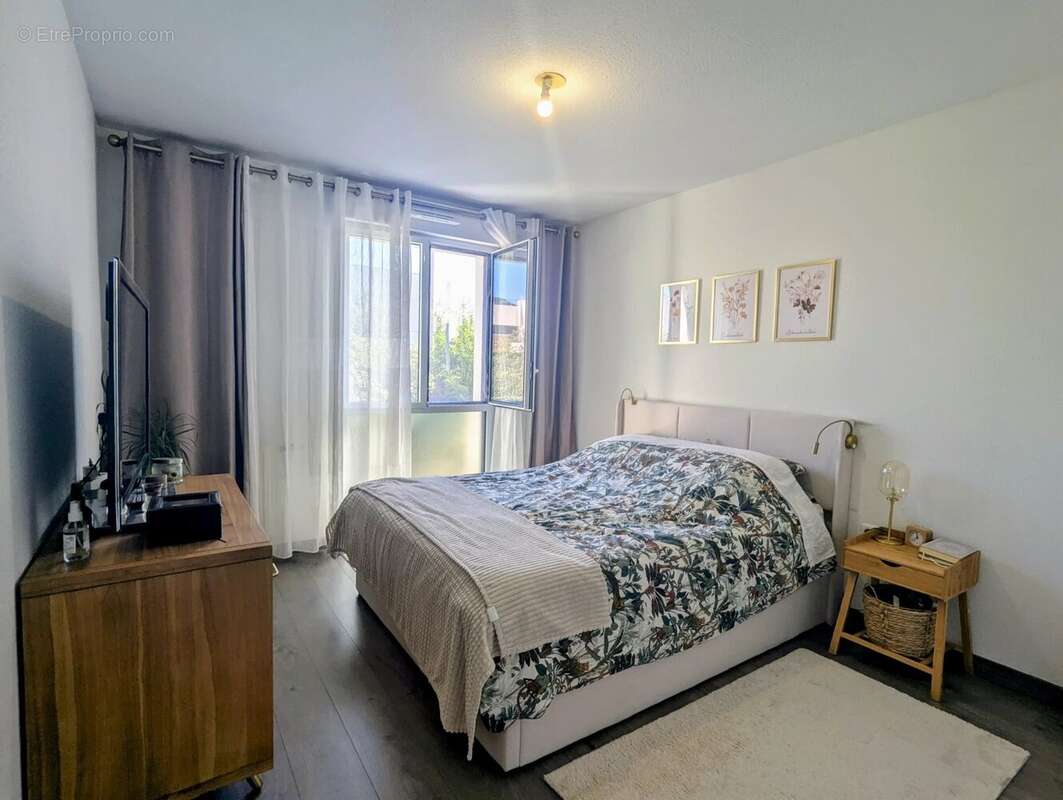 Appartement à BEAUZELLE