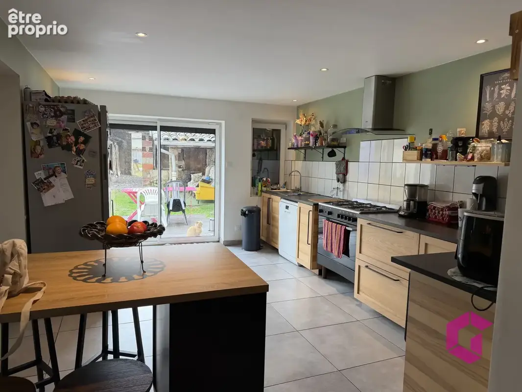Maison ancienne rénovée avec dépendances et terrain - photo 6