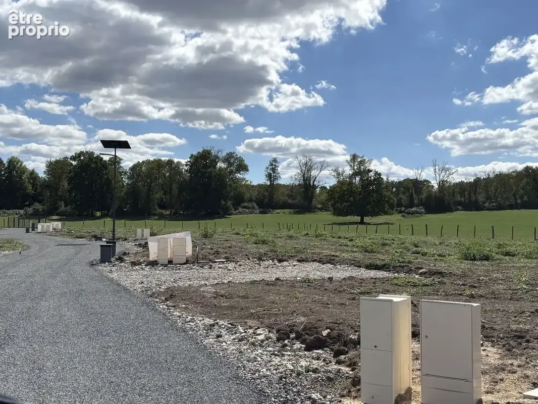 Terrain à bâtir de 867 m² à BELLERIVE-SUR-ALLIER (03) - photo 2