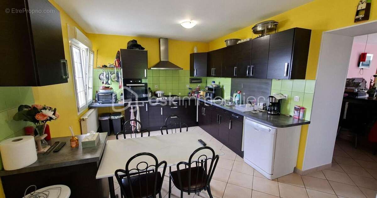 Propriété unique avec habitation de 200 m², vaste dépendance professionnelle - photo 5