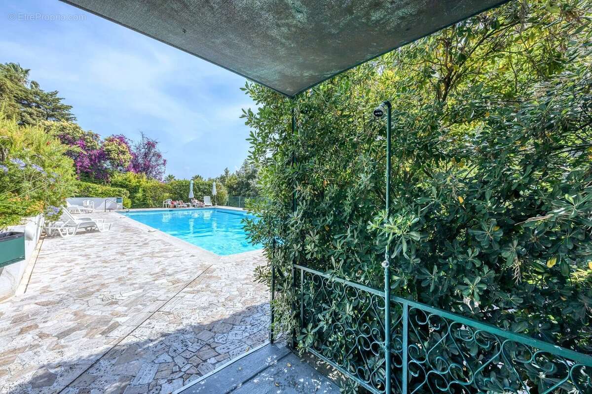 Appartement à VALLAURIS