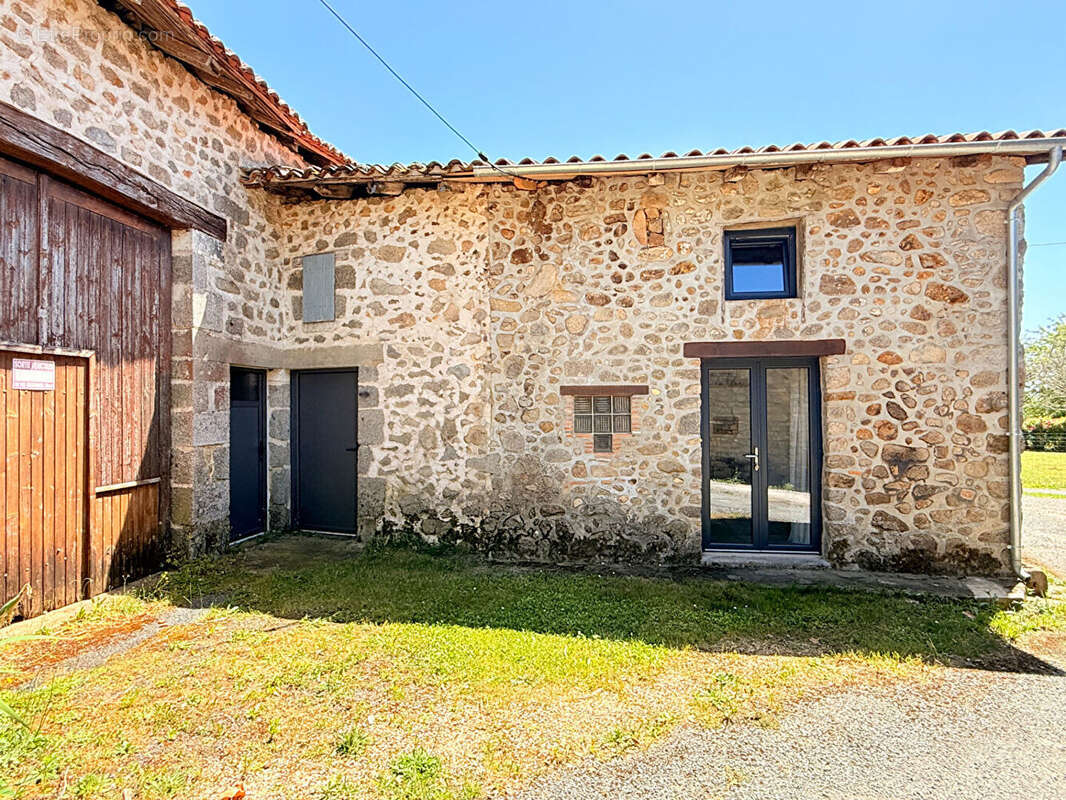 Maison à PIEGUT-PLUVIERS