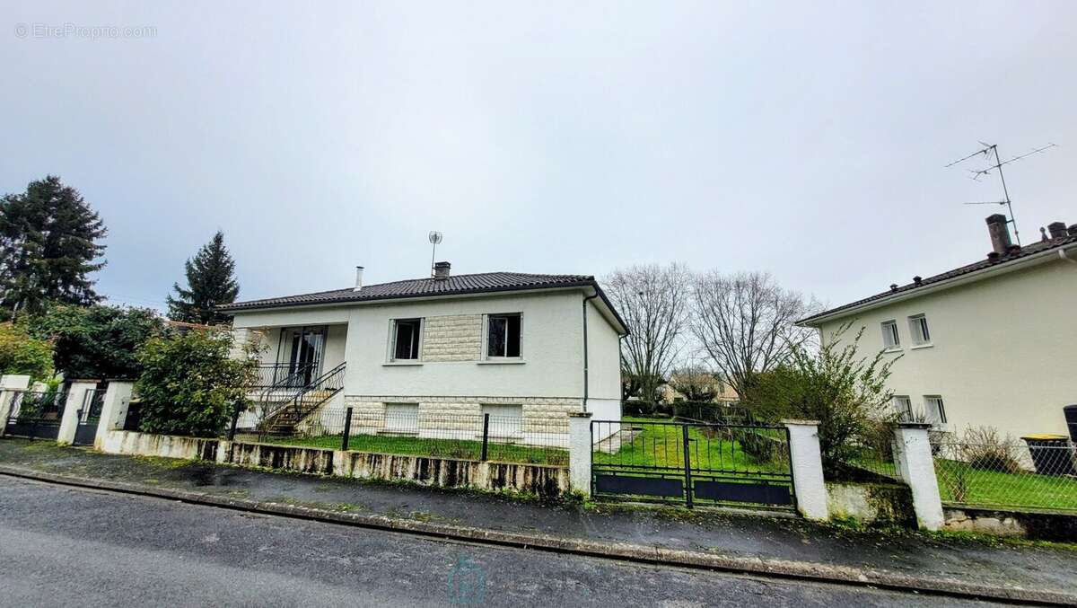 Maison bergerac au calme avec grand potentiel d'amenagement - photo 2