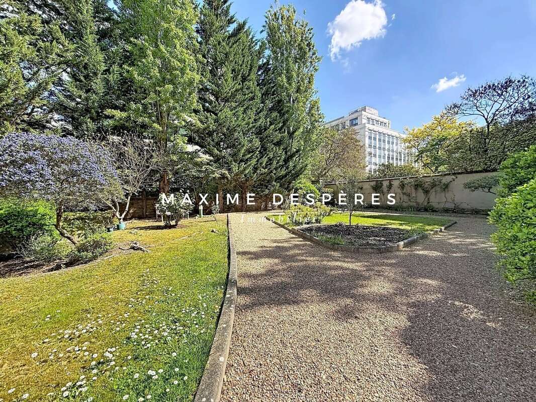 Appartement à NEUILLY-SUR-SEINE